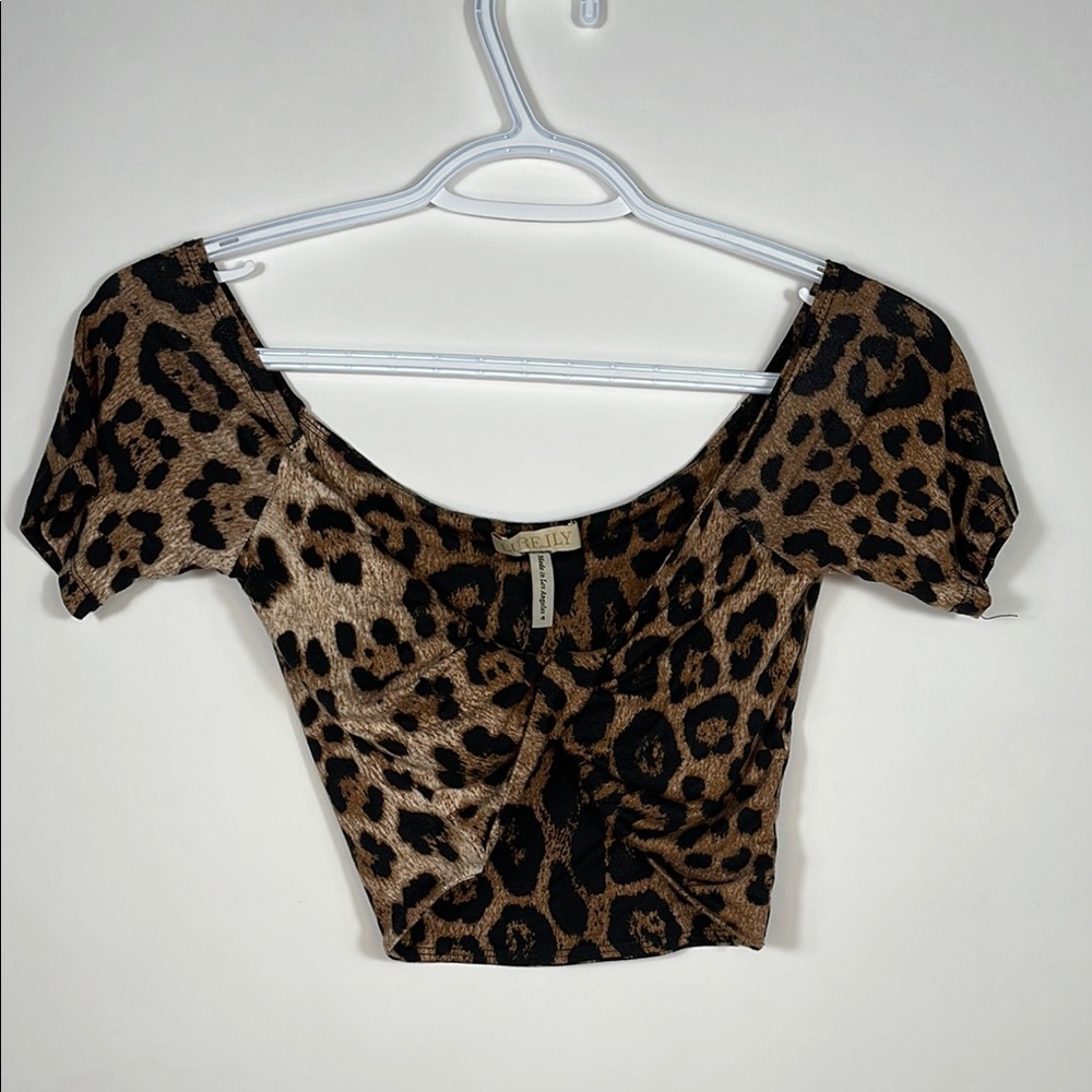 LURELLY Women's Leopard Print Top
